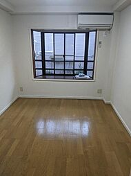 パークヒルズ桜上水 105. 1階ワンルームのリビング/ダイニング