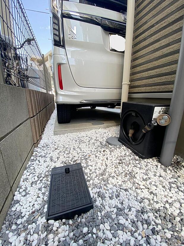 駐車場には散水栓が付いていますので、マイホームの駐車場で洗車可能です！