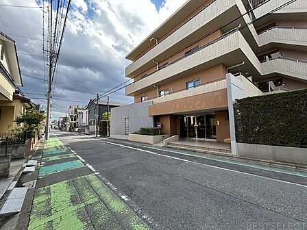 小学校まで徒歩10分圏内でお子様の通学も安心！