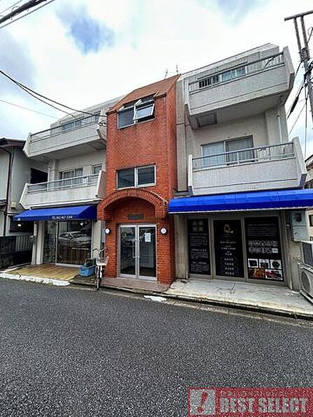 角部屋につき2面採光で風通しが良く心地よい住空間です。