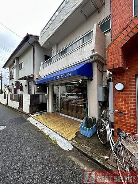 ダイニングスペースをしっかり確保できる、壁付けキッチンです。
