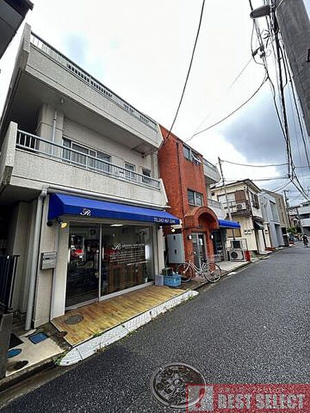 生活に必要なスーパー、コンビニなど商業施設が近くにあります。