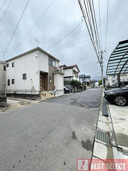 前面道路は北西側6.01ｍ公道で駐車もスムーズです