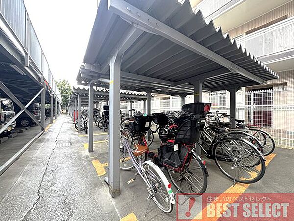 自転車好きも安心、駐輪場付の物件です。