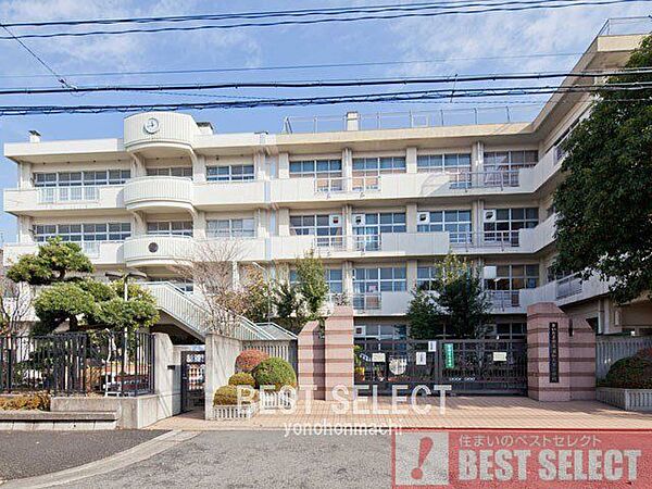 さいたま市立浦和大里小学校 460m