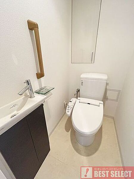 手洗い場付きのトイレは来客時にも安心ですね。