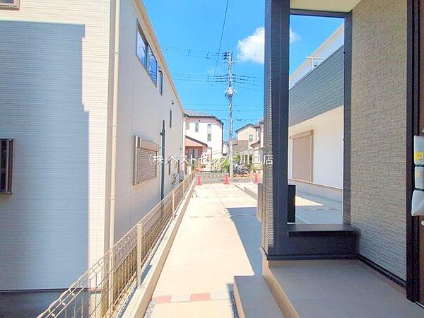 玄関ポーチ付きで、お買い物帰りのお荷物もラクラクです。