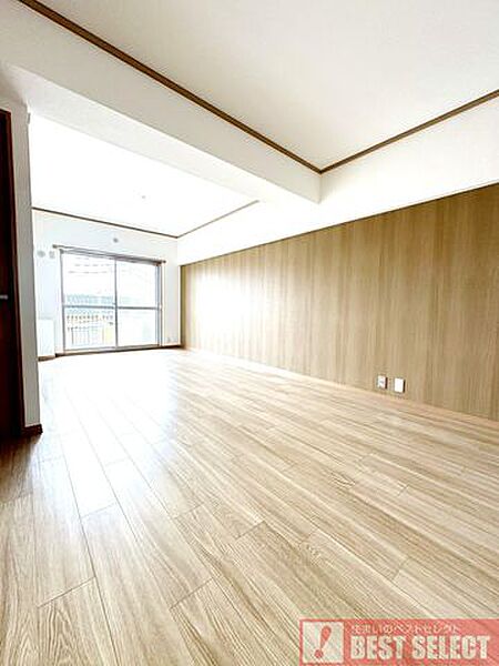 たっぷりの陽光と心地よい風が舞い込む南向きの明るいリビング