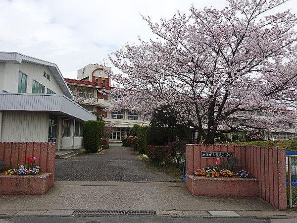 種足小学校　約1900ｍ