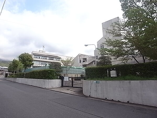 画像22:神戸市立本山南中学校（547m）