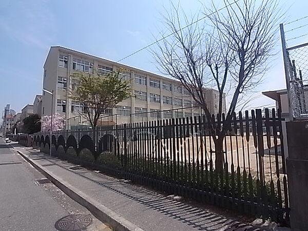 画像16:神戸市立本庄中学校（214m）
