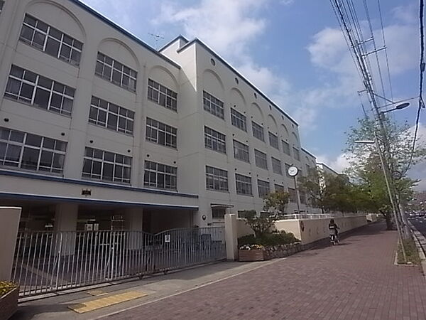 画像18:神戸市立本山中学校（254m）