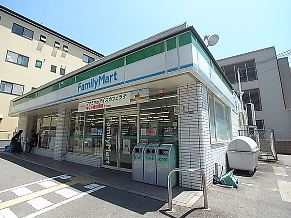 画像19:ファミリーマート　神鉄谷上駅前店（489m）