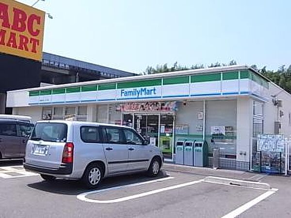 ファミリーマート 柳屋名谷インター店（643m）