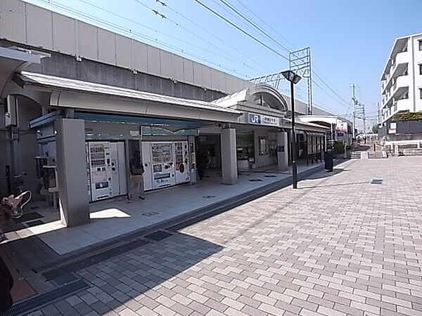 画像5:JR東海道本線甲南山手駅（209m）