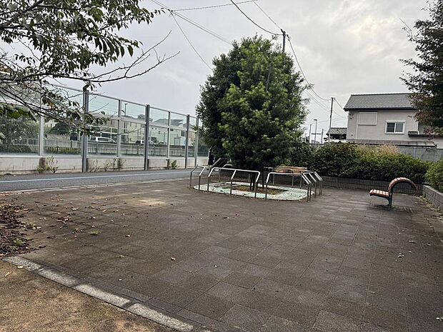 分譲地隣地の公園です