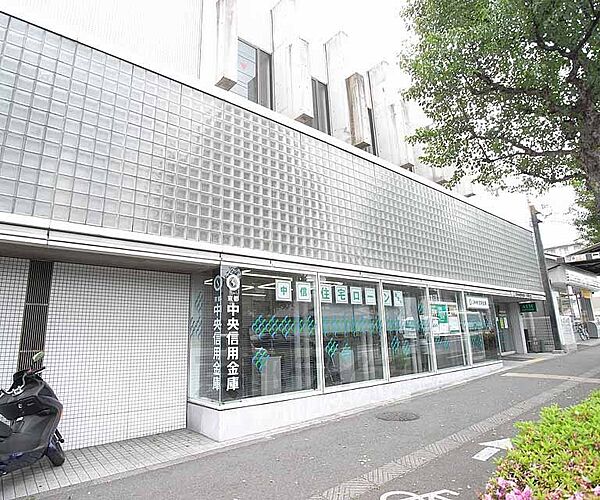 画像18:京都中央信用金庫 大将軍支店まで320m 北野白梅町付近になり、ご利用し易い立地。