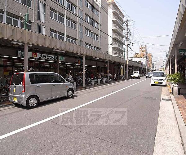 画像16:北野商店街まで389m 昔ながらの北野商店街。スーパーや100均などもありますよ。