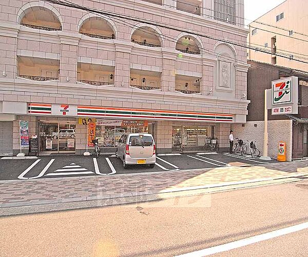 画像17:セブンイレブン千本今出川店まで480m 今出川通り沿いにあります。駐車場もあるので便利ですよ。