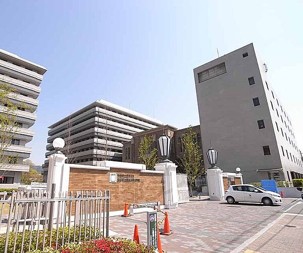 画像24:京都府立医科大学附属病院まで940m 綺麗に改装済み。安心の総合病院です。