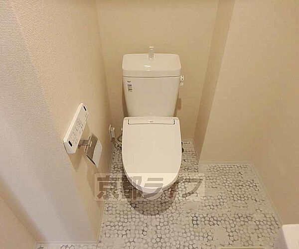 画像8:ウォシュレット機能付きのトイレです。