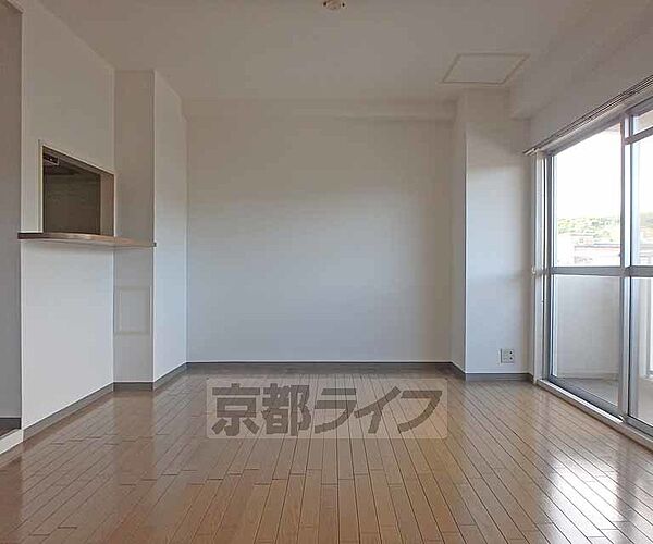 画像4:最上階角部屋のお部屋です。地下鉄松ケ崎駅まで徒歩10分の立地です。