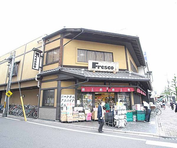 画像18:フレスコ 堀川店まで769m 京都らしい外観をしたスーパーフレスコ。