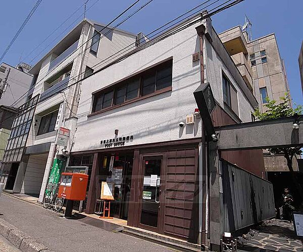 画像24:京都大宮丸太町郵便局まで130m 丸太町通り沿いで分かりやすい郵便局