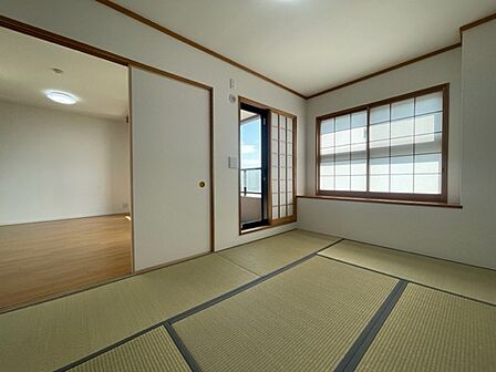 和室とリビングが続き間に。定評のあるプランを採用。