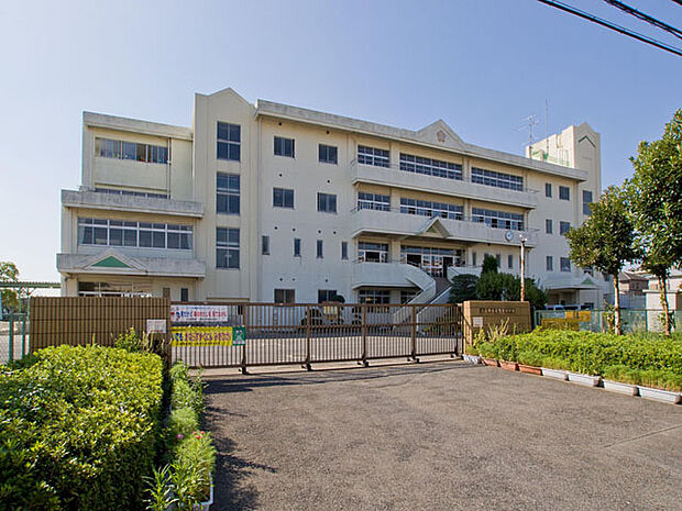 久喜市立東鷲宮小学校（1830m）