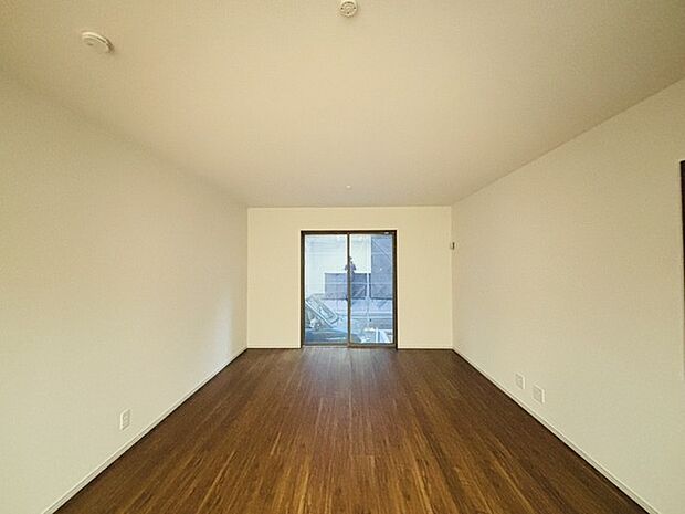 ご家族みんながゆったりくつろげる広々リビング。 