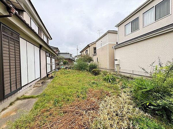 土地広さ、約100坪だから実現するこの空間。