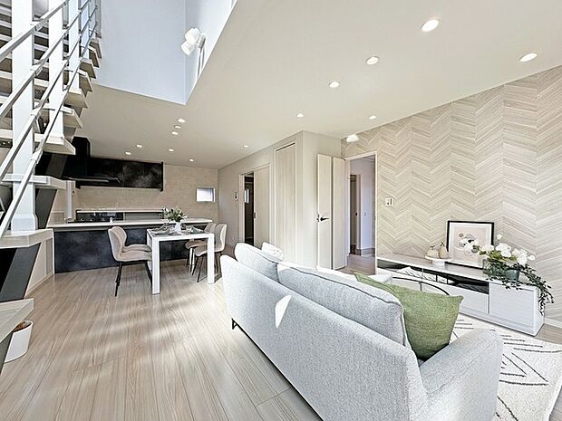 ご家族みんながゆったりくつろげる広々リビング。