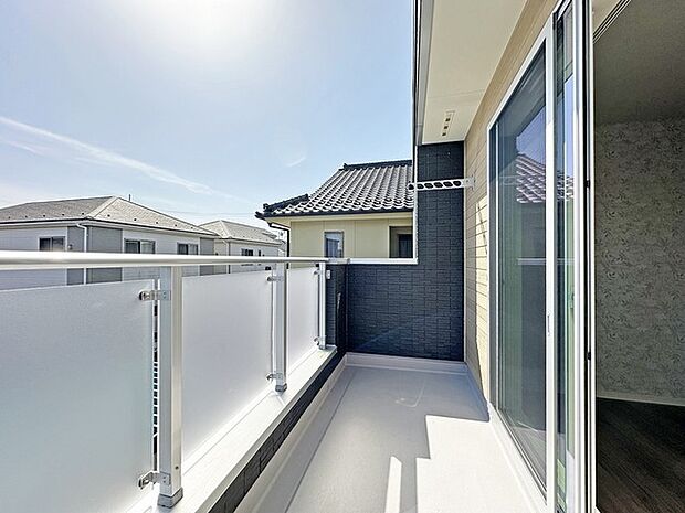 ゆとりの広さを確保したバルコニー。お布団を干すのも、この広さならラクラク。