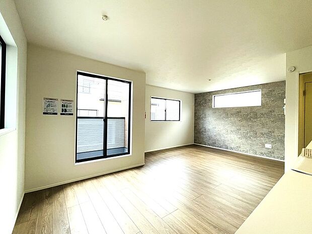 2Fリビング明るく開放的です