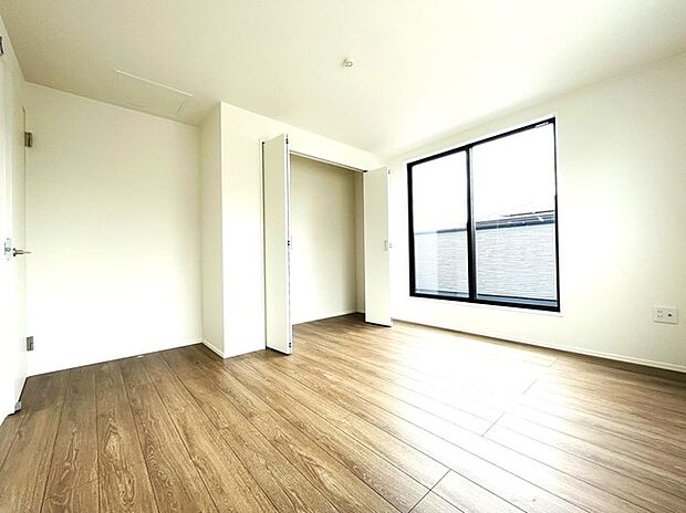 たっぷりの陽光に包まれる明るい住まい。