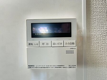 キッチンからボタンでピッとワンプッシュでお風呂が沸かせます。