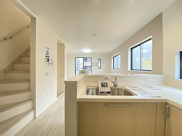 いつでもお客様のご都合に合わせて現地のご案内致します。お気軽にお問い合わせください。