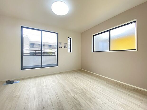 ご家族みんながゆったりくつろげる広々リビング。