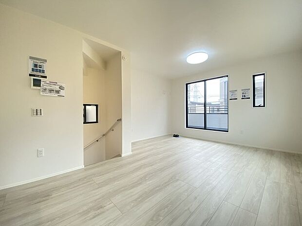 リビングは家具の配置も思いのまま。自由度が高い設計です。