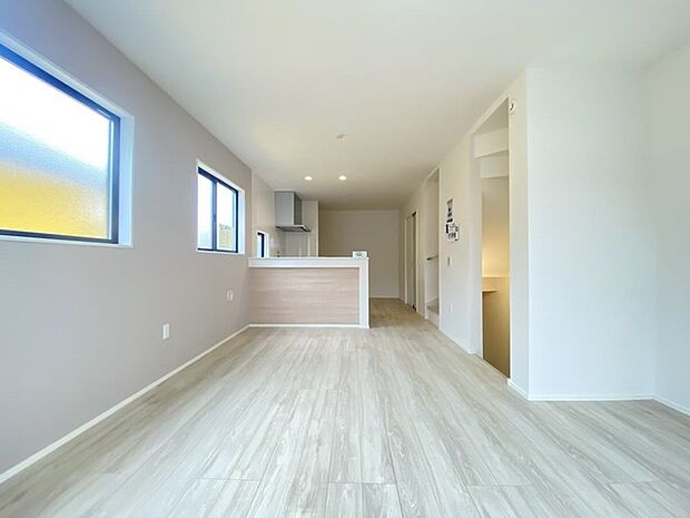 家族が自然に集りそうな広さが魅力のLDK。