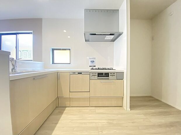 料理をしながらでも、ご家族との会話を楽しめる対面キッチン。