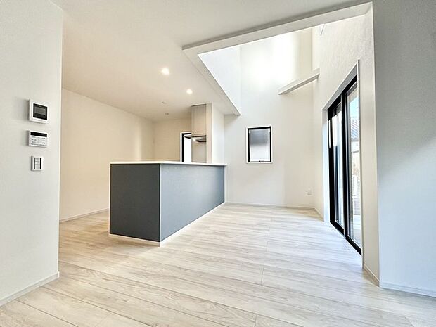 対面キッチンがご家族の温かい時間を演出。