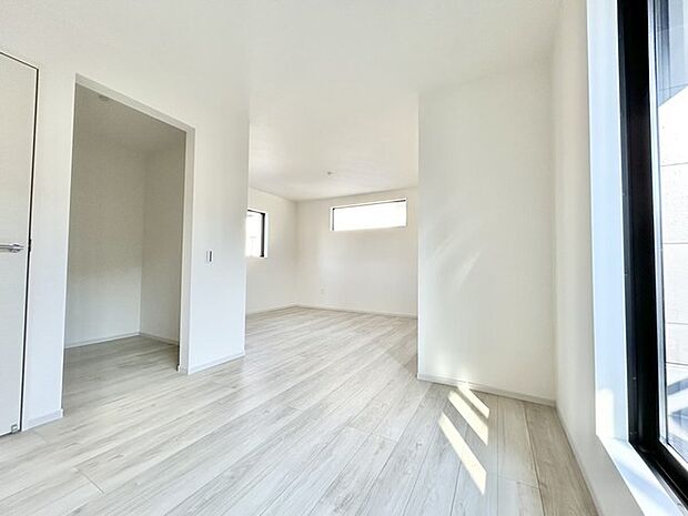 住宅街の2階南向きのお部屋です。日当たりはご覧のとおり。