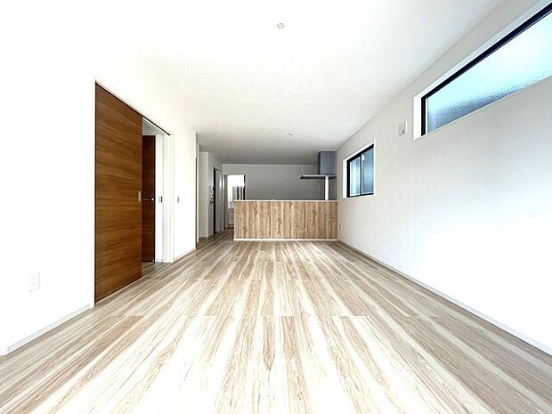 家族が自然に集りそうな広さが魅力のＬＤＫ。 