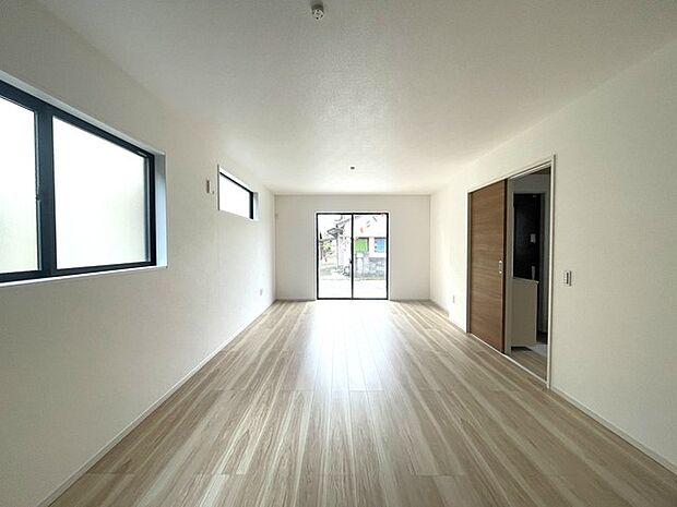 リビングは家具の配置も思いのまま。自由度が高い設計です。 