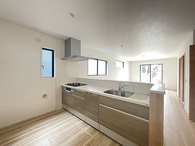 対面キッチンがご家族の温かい時間を演出。 