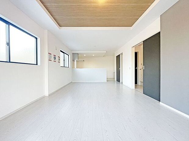 ご家族みんながゆったりくつろげる広々リビング。 