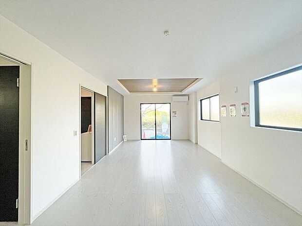 家族が自然に集りそうな広さが魅力のＬＤＫ。 