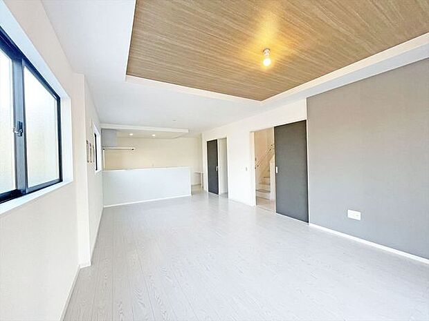 天井が高くなって開放感を感じる折り上げ天井。居住者が快適に暮らすための工夫がここにも見つかりました。 